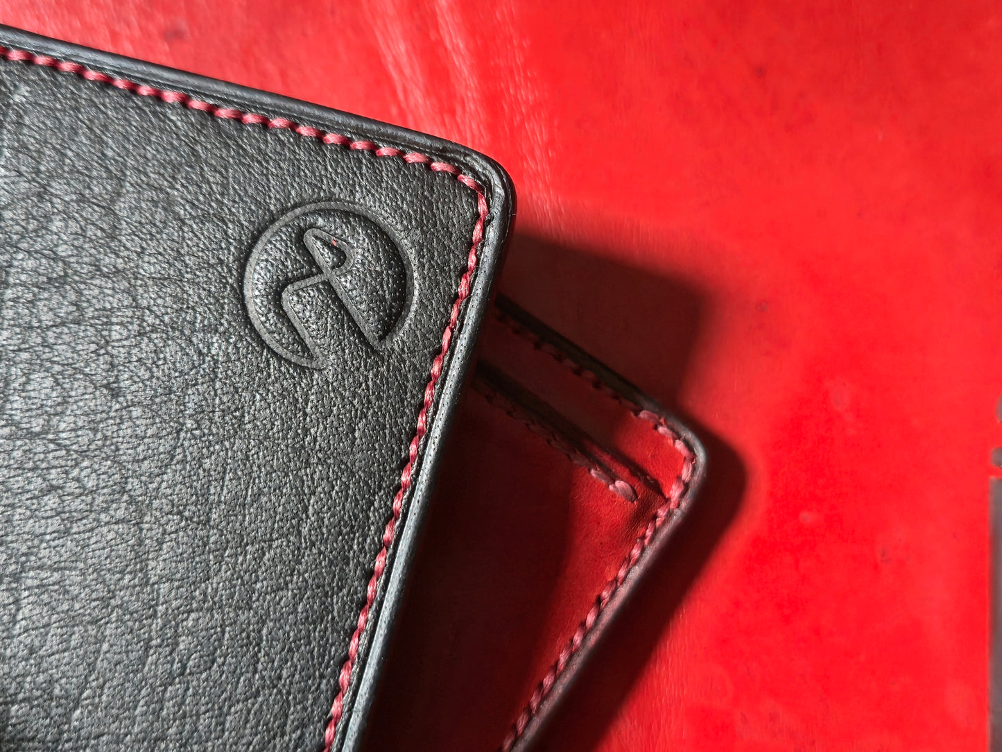 The Classic Bifold - Obsedian & Rose