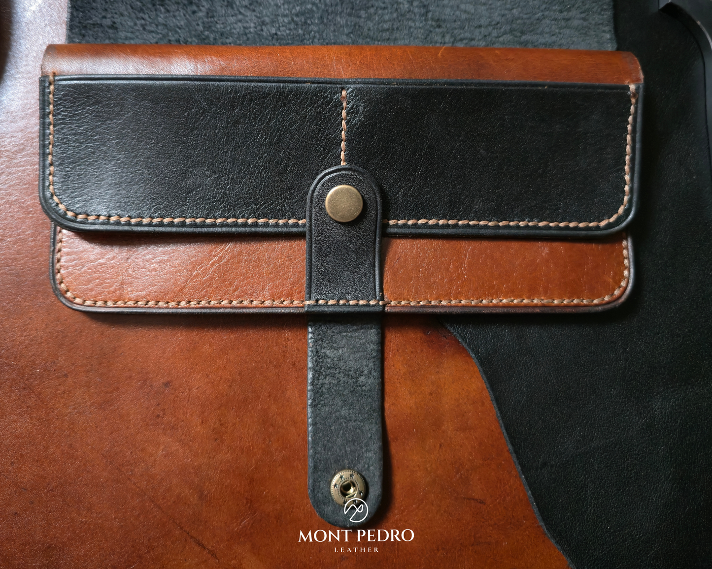 The Sentinel - Cognac & Black